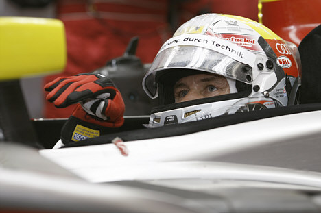 Audi nr. 1 med Kristensen retter på spejlet.